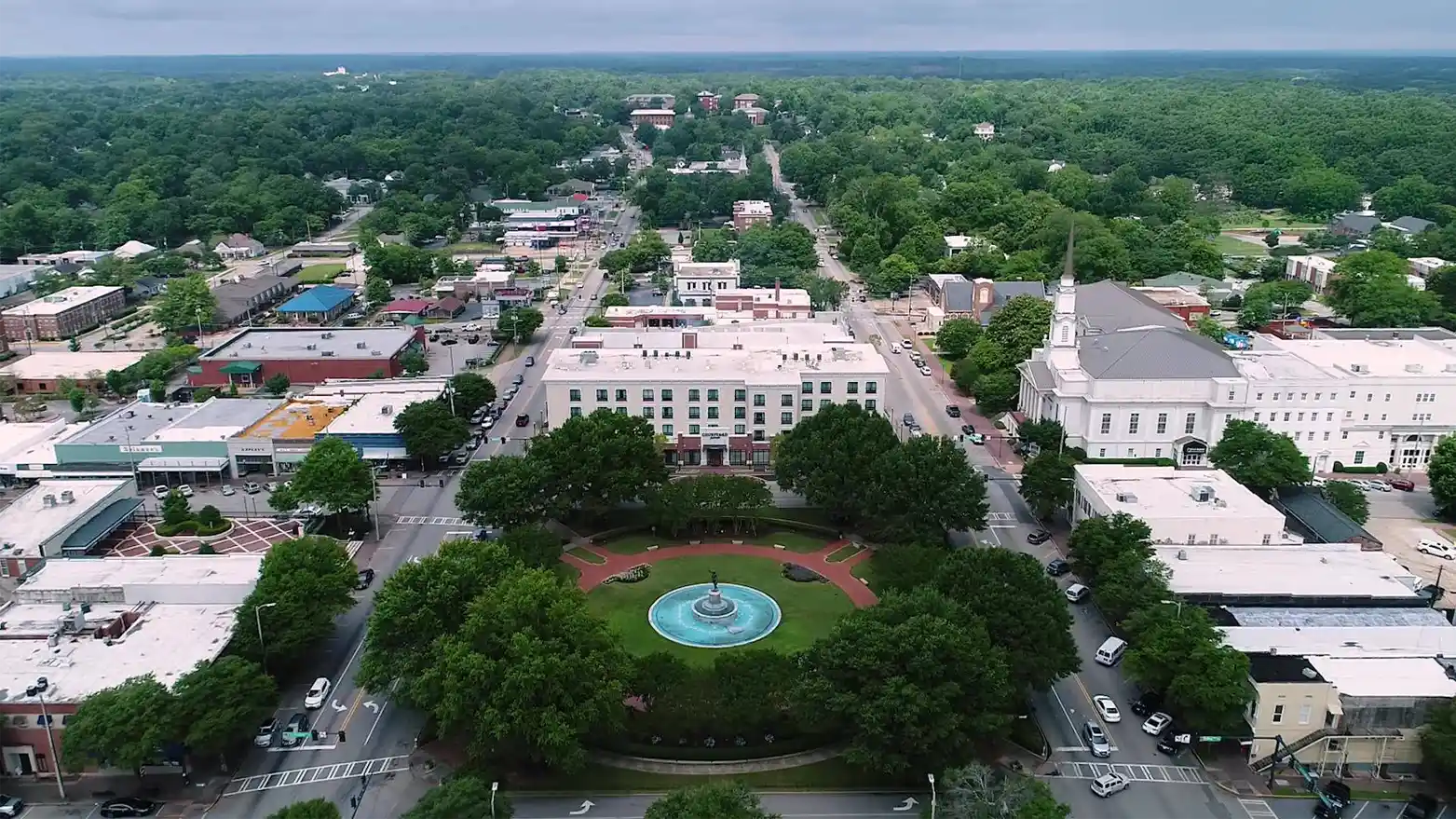Aerial view of a green urban area with fountain.